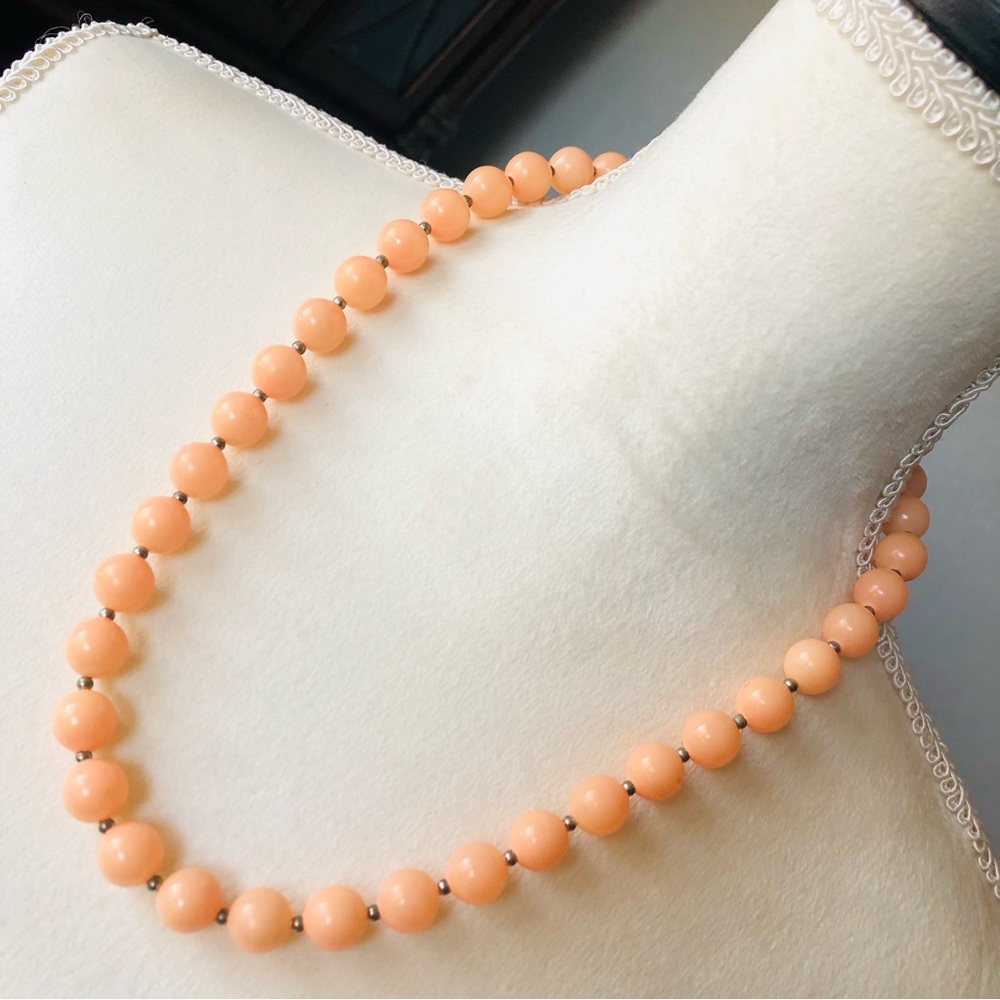 Vintage 60s-70s light peach beaded necklace